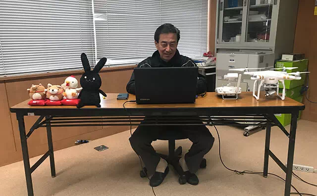 ドローンスクール 講師