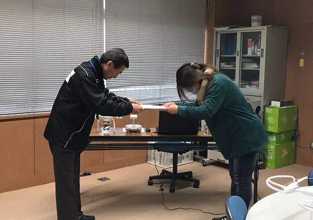 ドローンスクール 修了証授与
