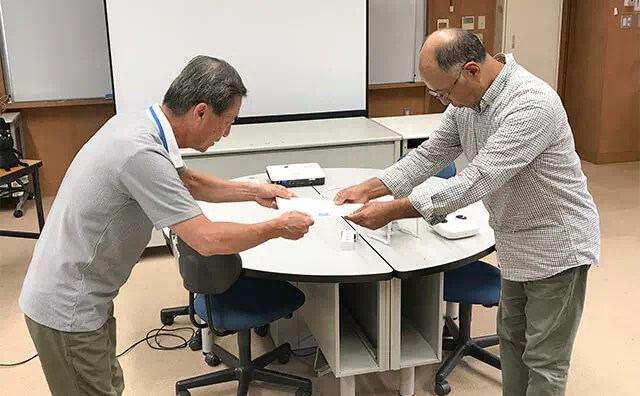 ドローンスクール 修了証授与