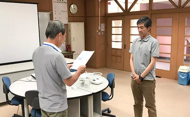 ドローンスクール 修了証授与