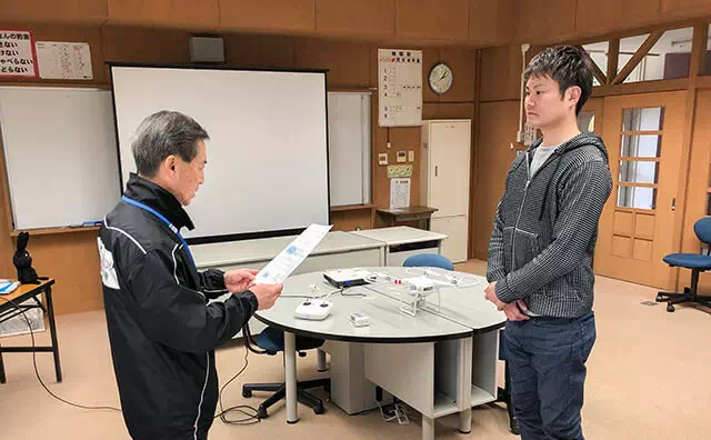 ドローンスクール 修了証授与